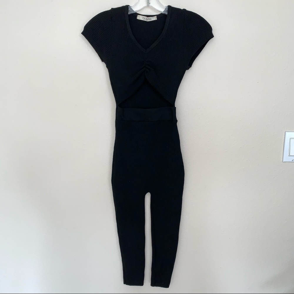 OOTDFash Black Short Sleeve Ribbed Romper with Triangle Cutout